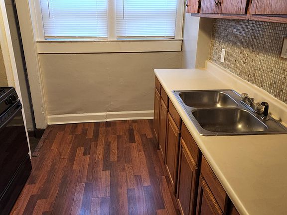 4th image of 1223 Lee St