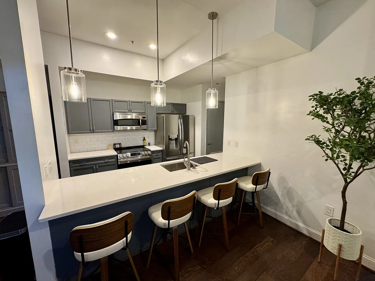Modern 2 Bed 2 Bath Townhome in South End Charlotte, North Carolina — Photo 4