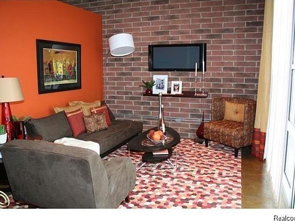 3rd image of 333 E Parent Ave Unit 9