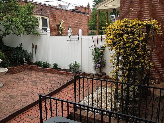 3rd image of 2410 Rosewood Ave