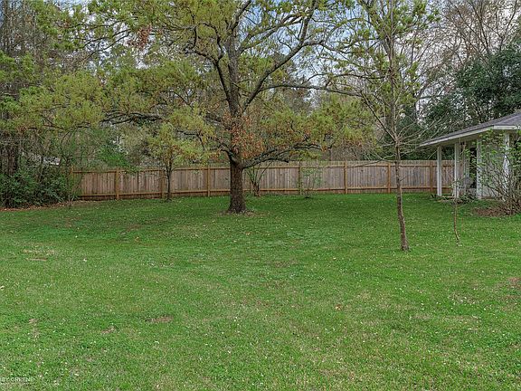 2nd image of 701 Palmetto Rd