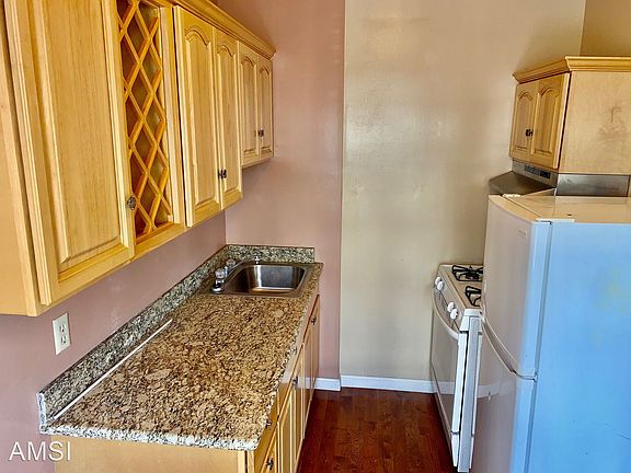 5th image of 1050 Fell St APT 24