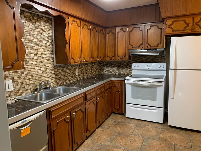 1709 S Walnut St — Photo 2