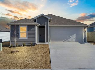200 NW Bellflower St, Gentry, AR 72734