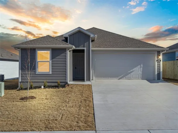 200 NW Bellflower St, Gentry, AR 72734