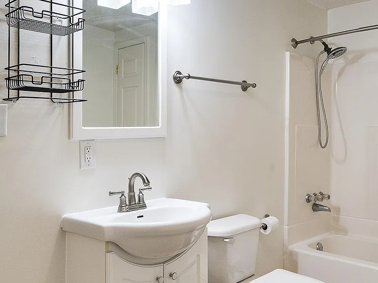 1113 Reutlinger Ave — Photo 3