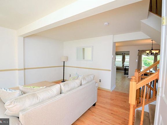 5th image of 1212 Pin Oak Dr
