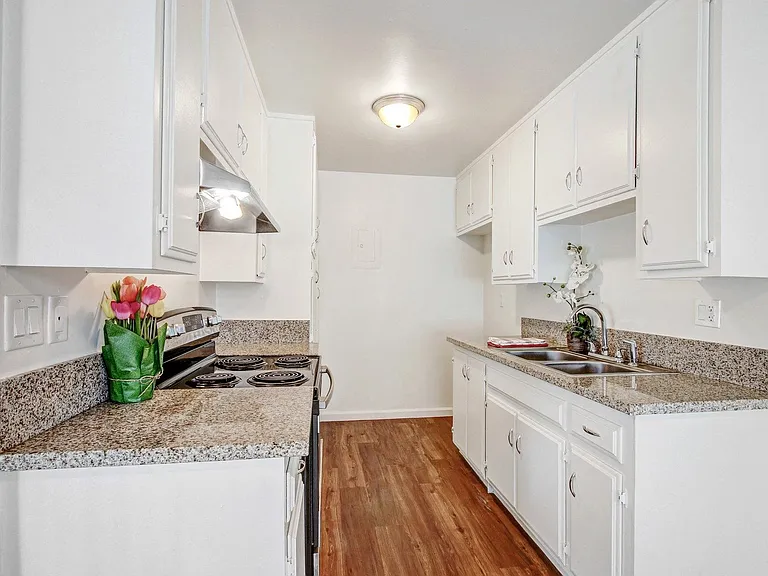 Woodman Apartments — Photo 49