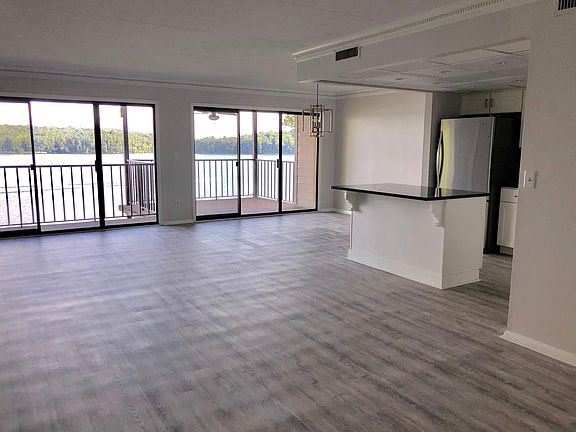 4th image of 4312 Lakeshore Ln #51