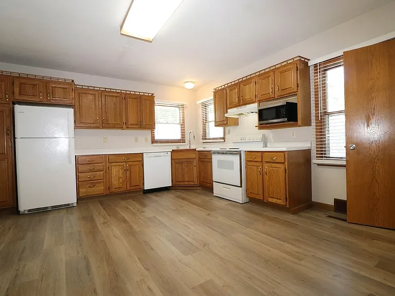 1826 S Grange Ave — Photo 14