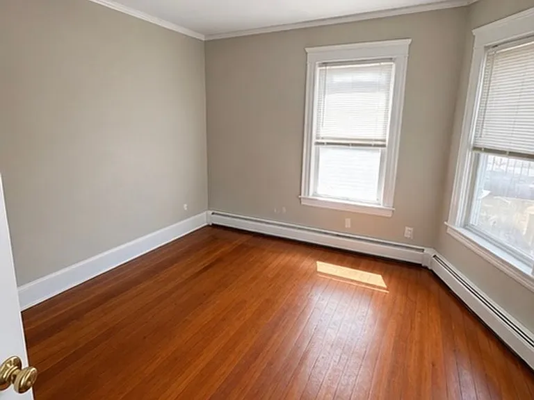 37-39 Pembroke Ave — Photo 3