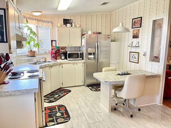 4th image of 1726 Conifer Ave #21