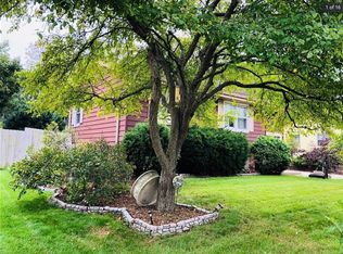 237 Willow Dr, Hartland, WI 53029