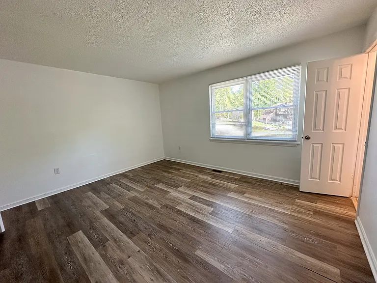 7842 Briardale Dr — Photo 6