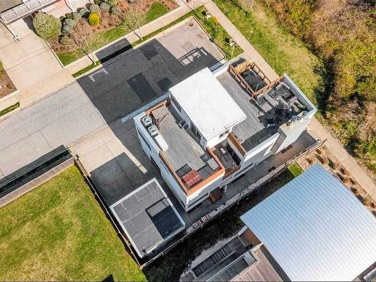 100 Nantwick St — Photo 2
