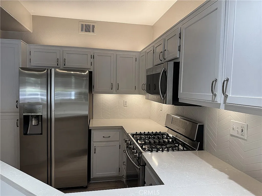 2 bed, 2.5 bath, 1183 sqft, $3,695 — Photo 3
