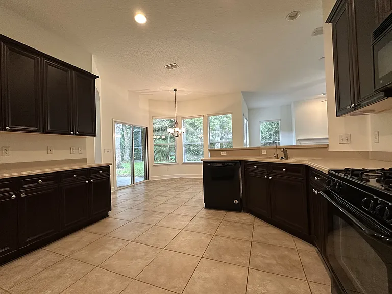 5204 Comfort Ct — Photo 8