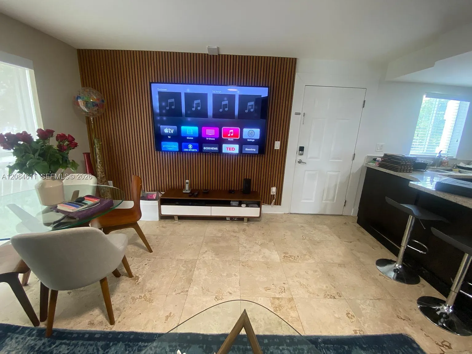 Grand Palazzo Condo — Photo 1