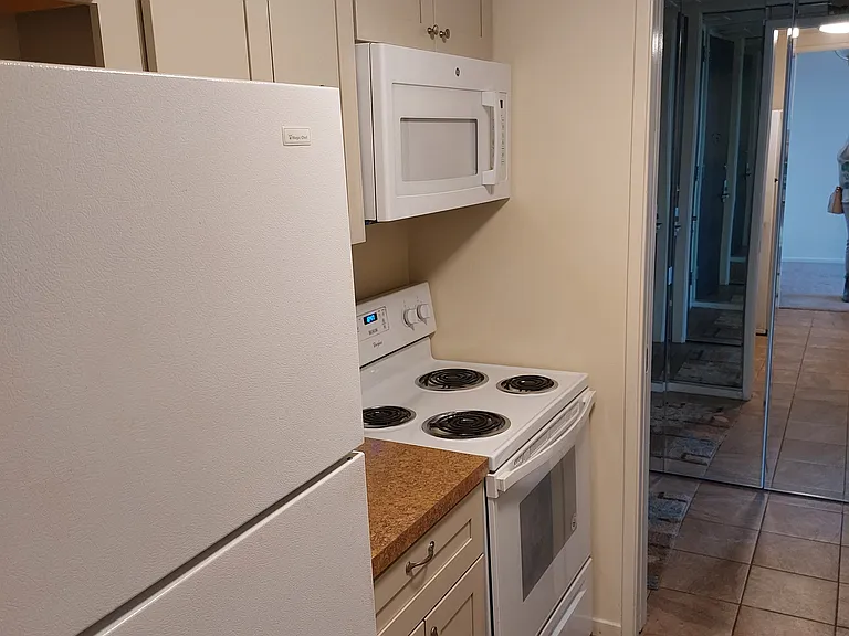 8200 E Jefferson Ave #1402 — Photo 5