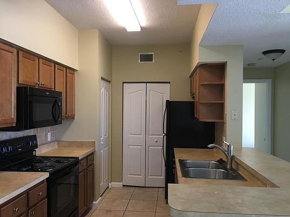 5th image of 7202 Myrtlewood Cir W