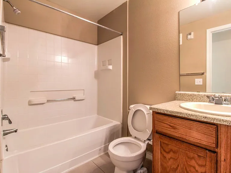 Madison Point Apartments — Photo 20