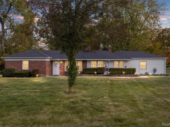 31220 Sheridan Dr, Beverly Hills, MI 48025