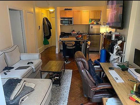 2nd image of 16 W 87th St APT 4R