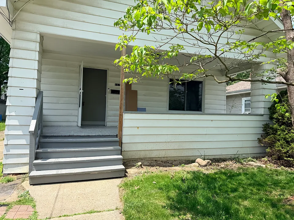 1174 Linden Ave
