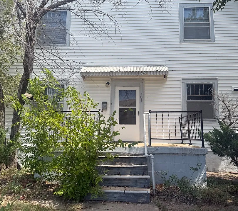 301 E 4th Ave