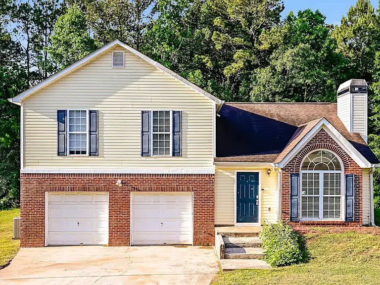 190 Windsor Cir — Photo 1