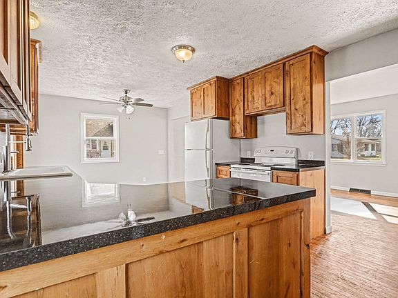 2nd image of 205 E Murray Ave