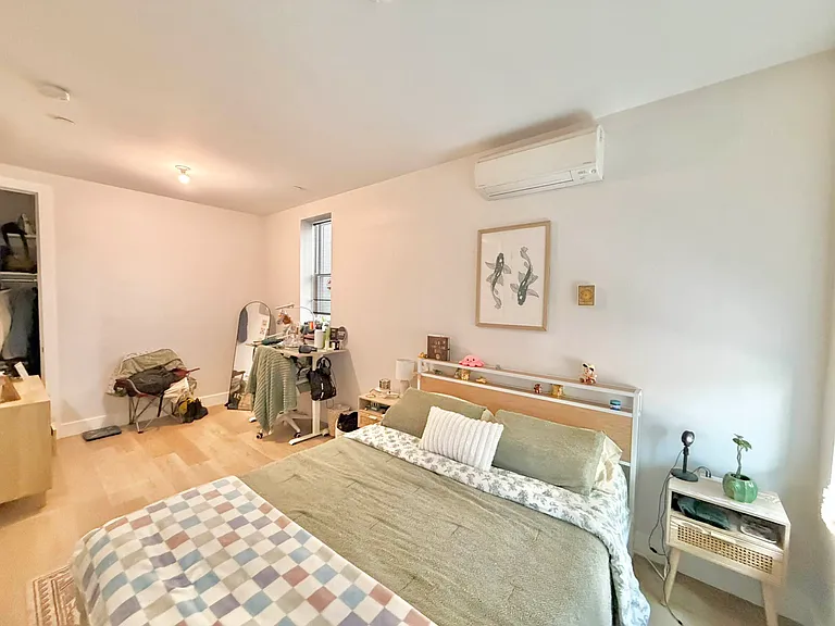 727 Dekalb Ave #3B — Photo 4
