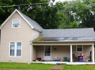 1316 Adams Ave, Charleston, IL 61920