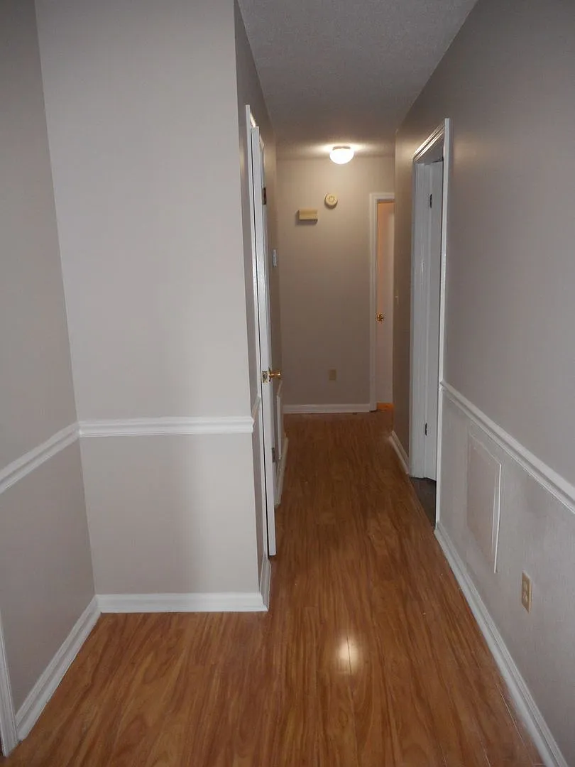 Charming 3BR/2BA Rental in Sand Ridge Neighbourhood — Photo 4