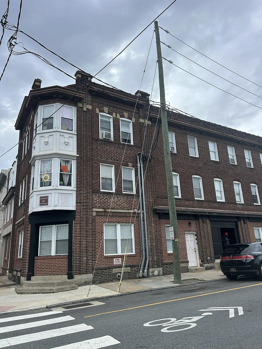 Building Photo - Courtyard Apartments