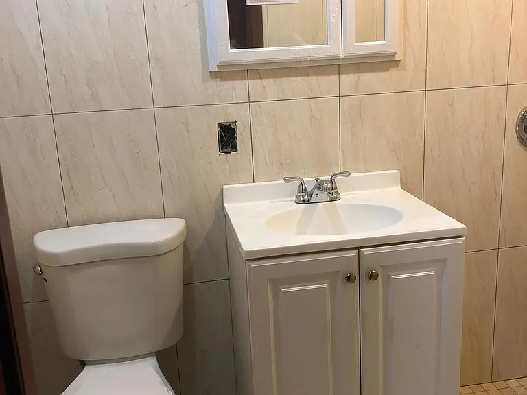 8115 Surrey Pl — Photo 10