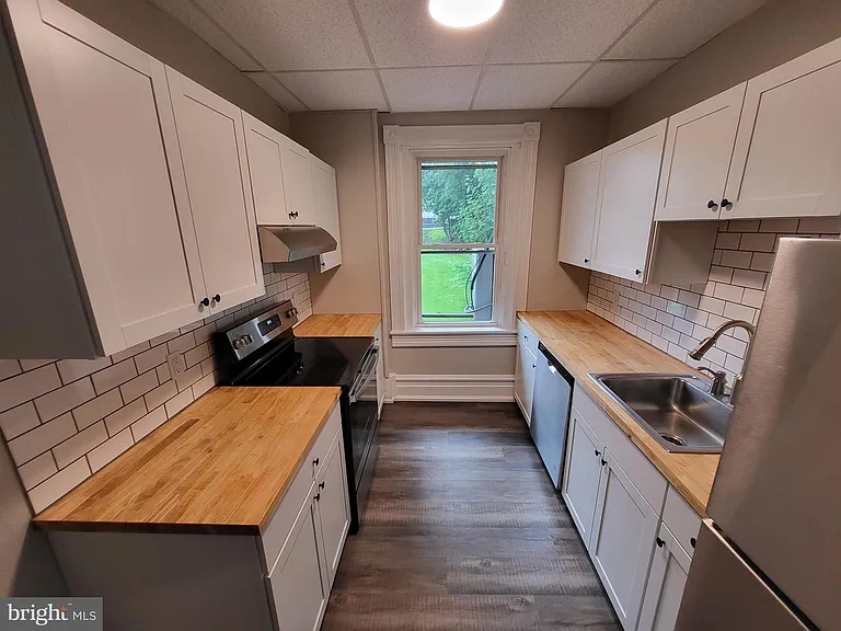 201 E Market St — Photo 2