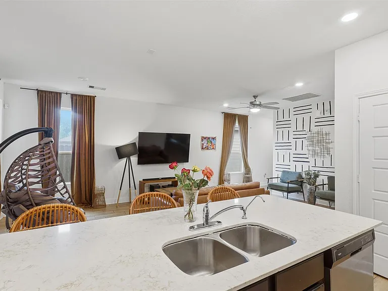 12912 Zivah Ln — Photo 4