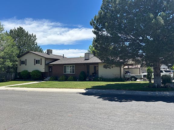3rd image of 1399 W Cypress Way