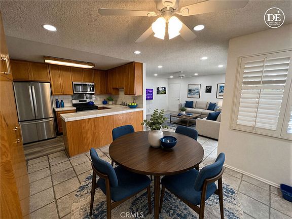 4th image of 19242 Hamlin St Unit 1