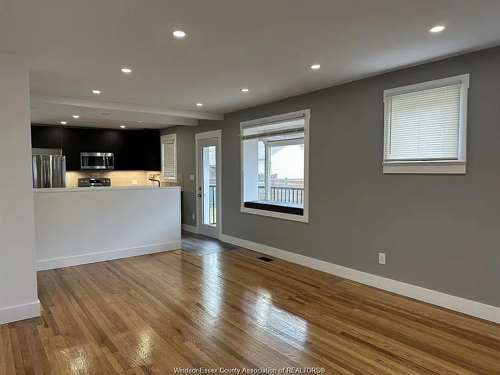 4 bed, $2,800 — Photo 4