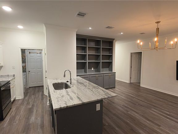 2nd image of 2415 Lightfoot Ln