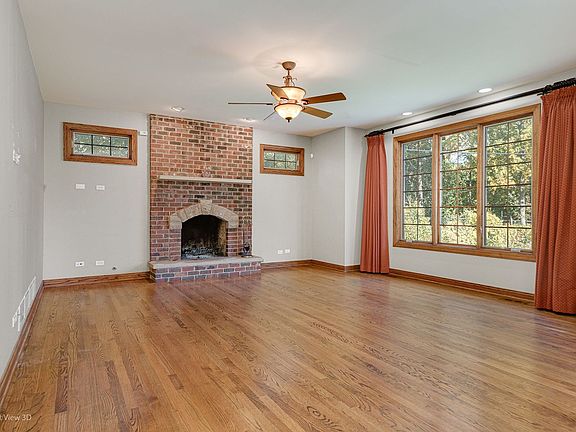 2nd image of 413 N River Glen Ave