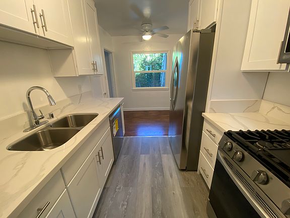 3rd image of 2475 N Beachwood Dr #2