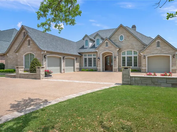 5108 Inverness Dr, Bryan, TX 77802