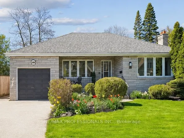 28 Spring Garden Rd, Toronto, ON M8Z 3X1