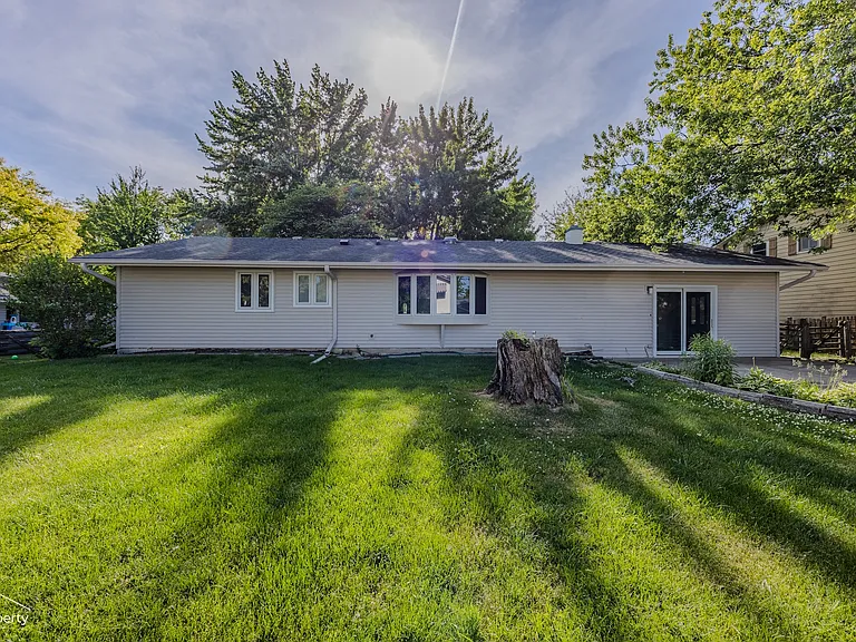 517 N Rohlwing Rd — Photo 10