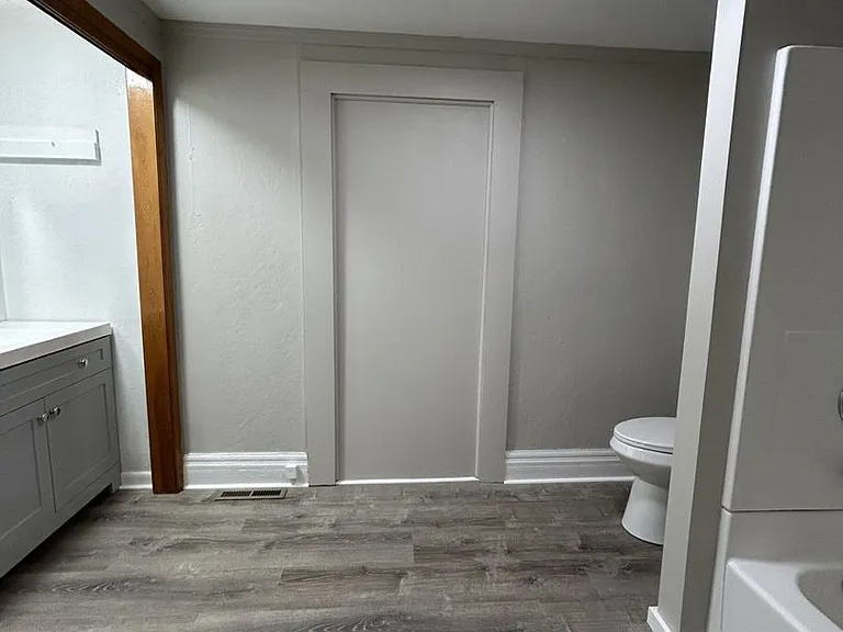810 N Elm St — Photo 10