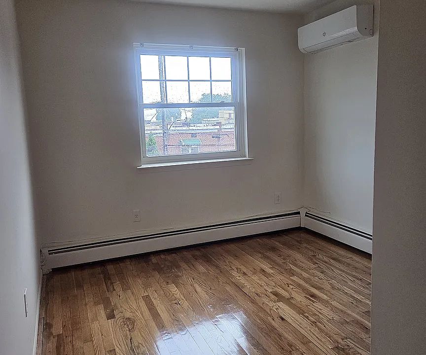 2nd image of 1035 E 218th St Floor 3