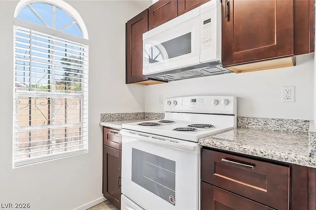 1 bed, 585 sqft, $1,200 — Photo 2